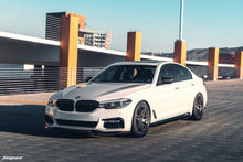 Load image into Gallery viewer, BMW G30 F90 M5 Performance Carbon Fiber Side Skirts

