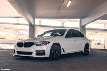 Load image into Gallery viewer, BMW G30 F90 M5 Performance Carbon Fiber Side Skirts
