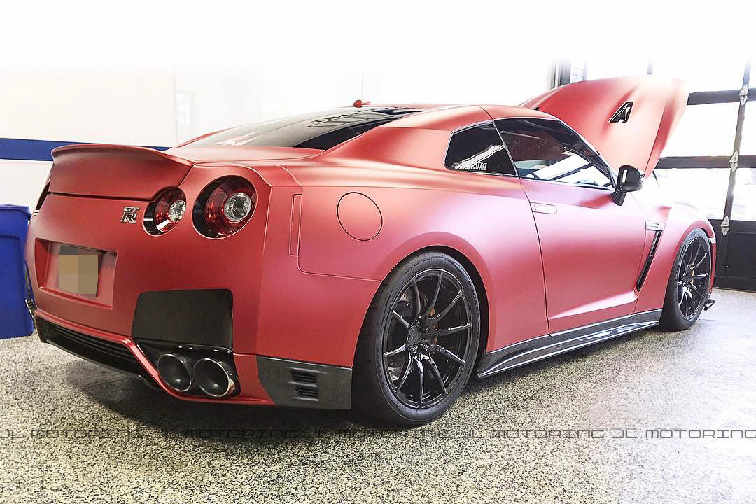 Nissan R35 GTR Carbon Fiber Side Skirts