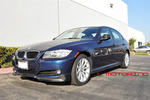 Load image into Gallery viewer, BMW E90 E91 LCI 3 Series Carbon Fiber Mirror Covers
